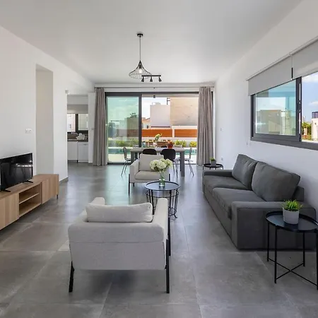 Willa Yria, Walking Distance To Coral Bay