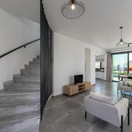 Vila Yria, Walking Distance To Coral Bay *
