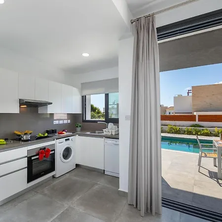 Yria, Walking Distance To Coral Bay Vila *