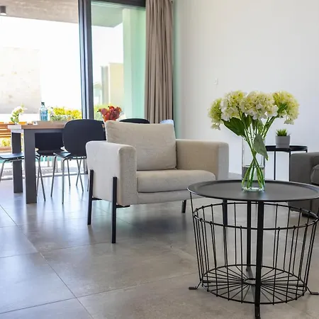 Yria, Walking Distance To Coral Bay Vila